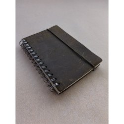 Keménytáblás notesz krémszínű lapokkal leszorító gumiszalaggal Purple Flowers 130x210mm, Presco Napló Presco